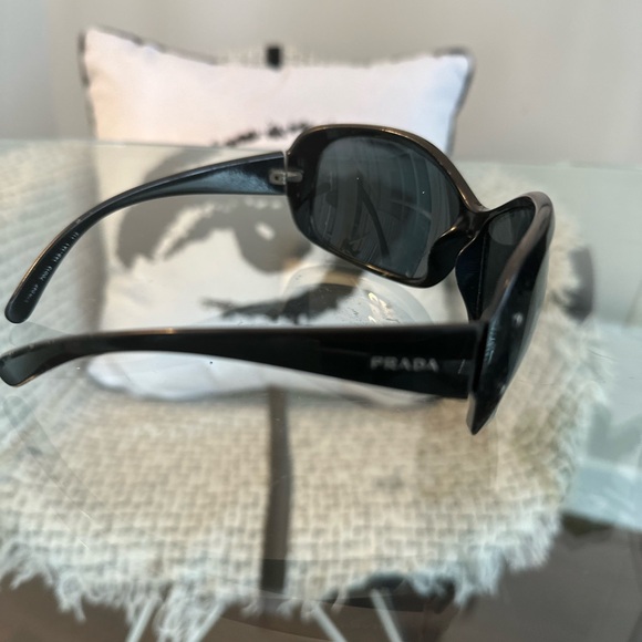 Prada wraparound sunglasses, black, good condition - Picture 4 of 6
